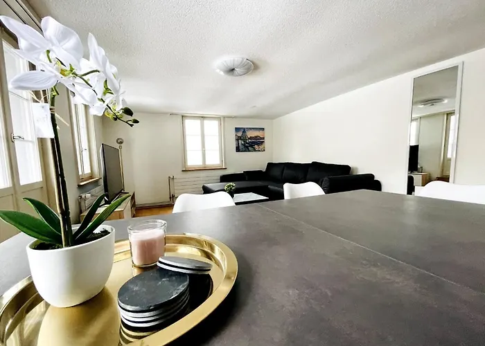 Beautiful Old Building In The Center Apartment