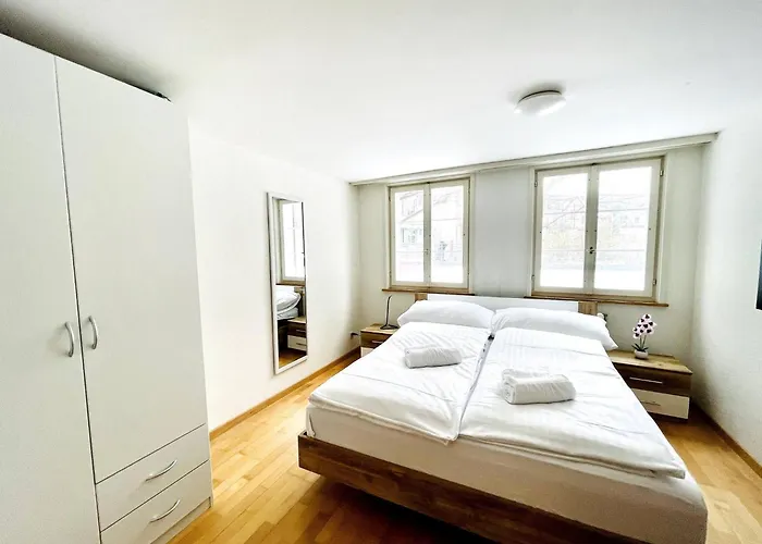 Beautiful Old Building In The Center Apartment *