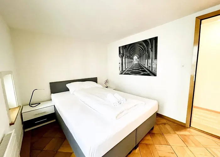 Apartment Beautiful Old Building In The Center *